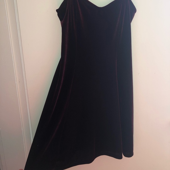 Tres Bien maroon dress! - Picture 2 of 5